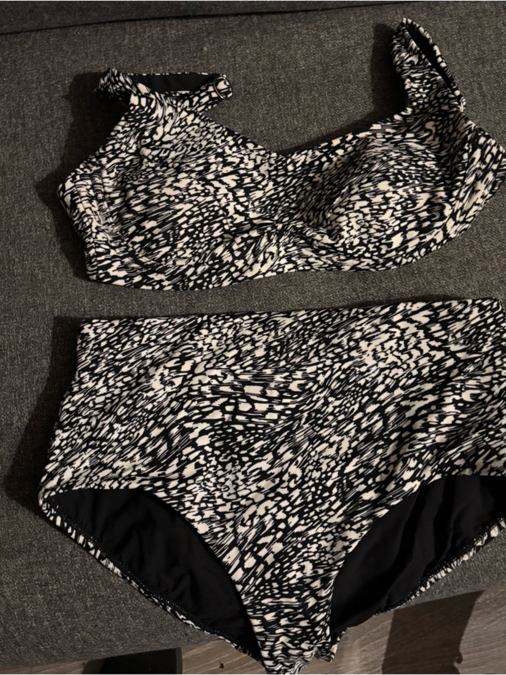 Athleta Women’s high-waisted bikini with underwire top. 32B/C, XS bottom